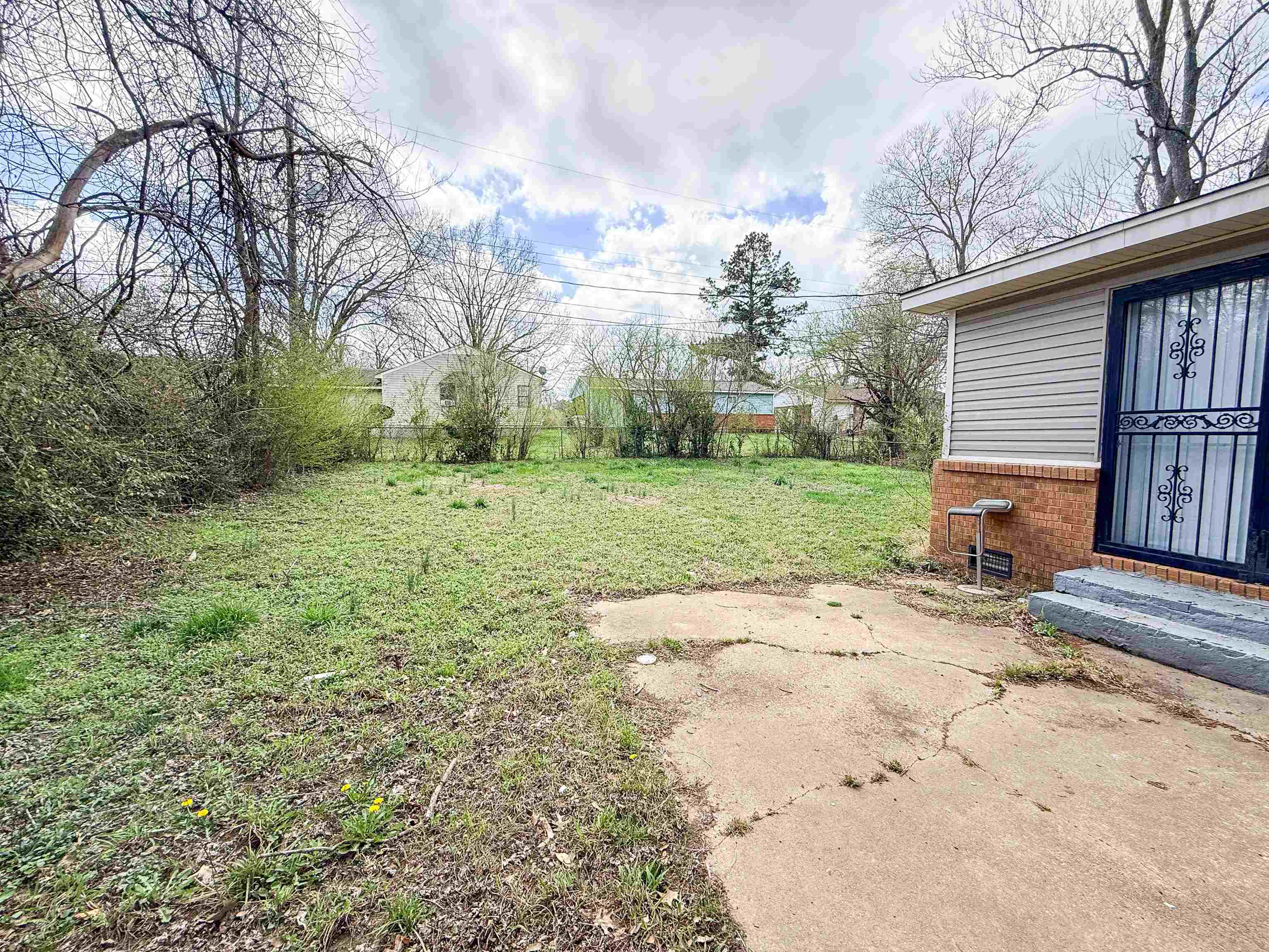 655 West Raines Road Memphis, TN 38109 - Photo 17 of 18 View of yard