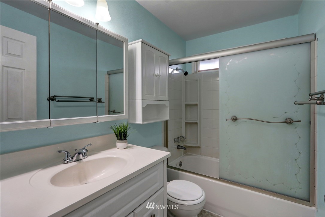16331 127th Avenue Southeast Renton, WA 98058 - Photo 17 of 20 Gallery Image 17