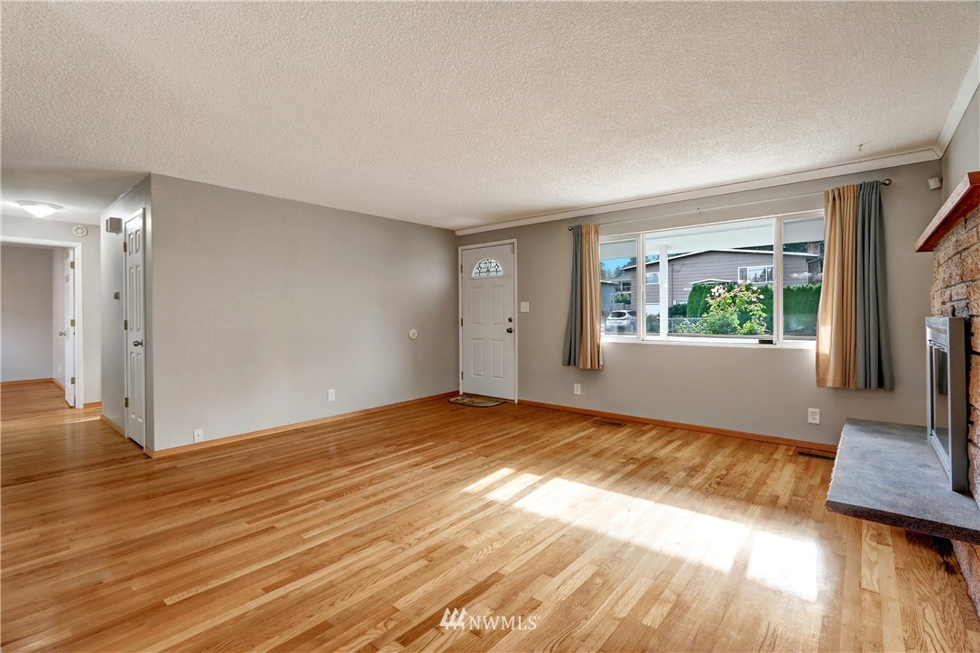 16331 127th Avenue Southeast Renton, WA 98058 - Photo 3 of 20 Gallery Image 3