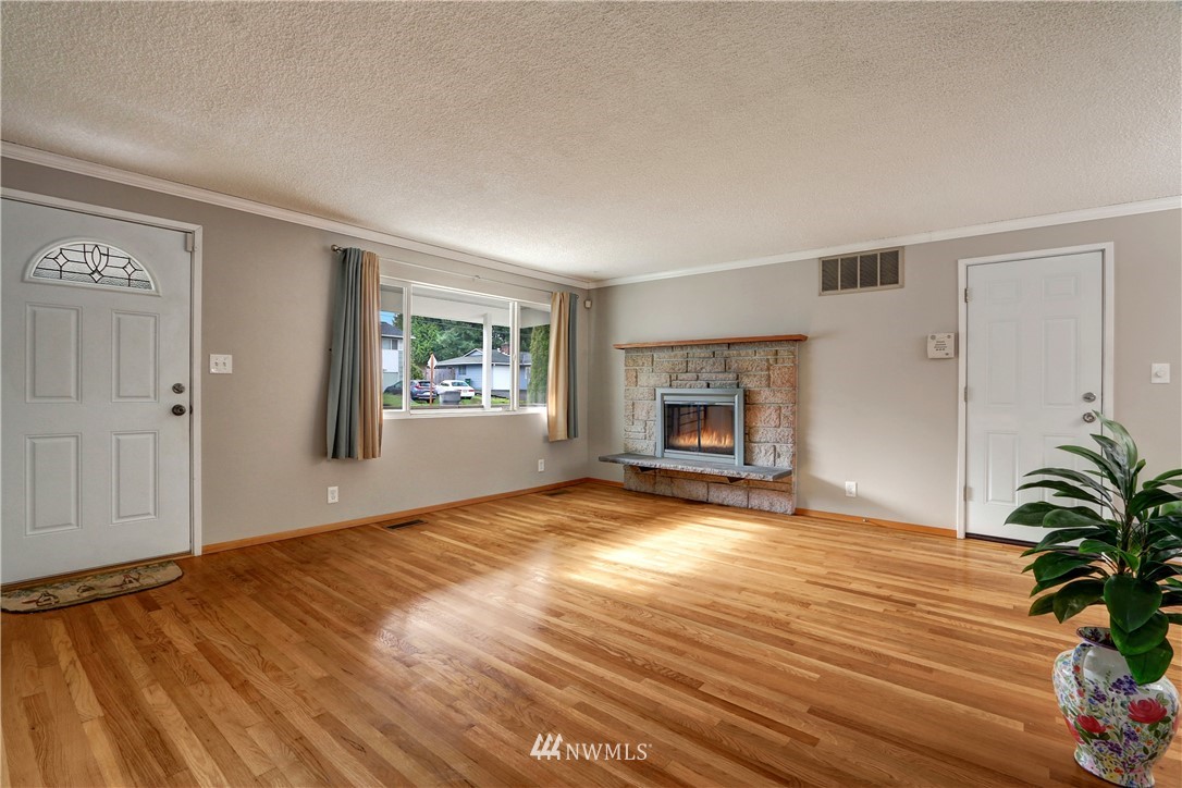16331 127th Avenue Southeast Renton, WA 98058 - Photo 4 of 20 Gallery Image 4