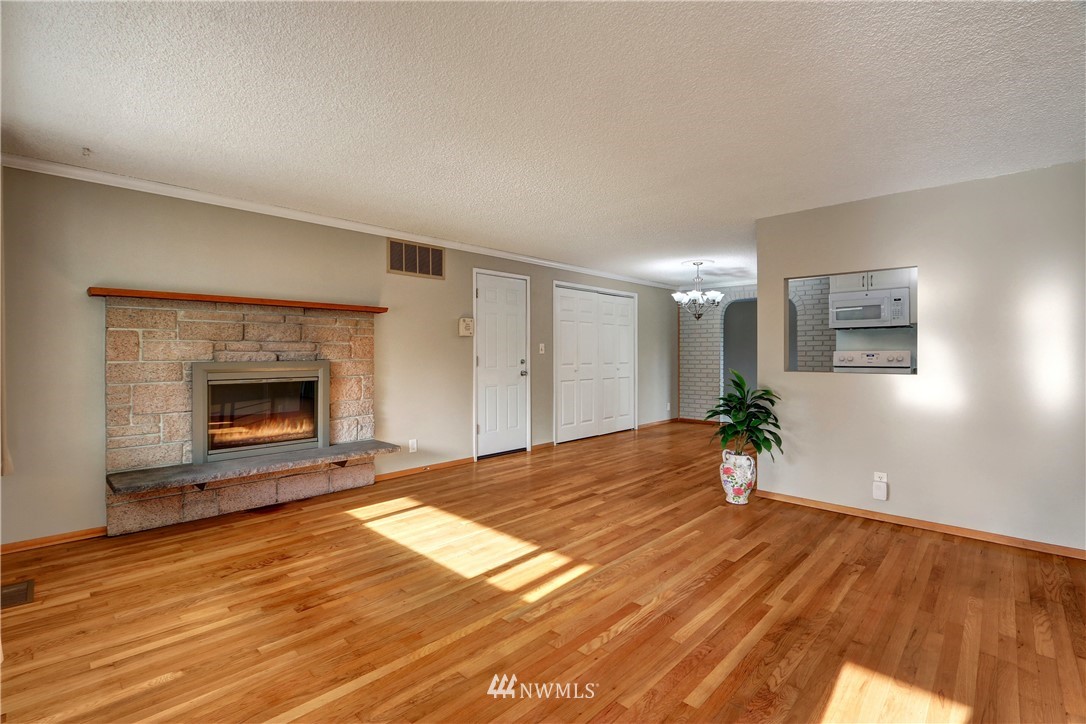 16331 127th Avenue Southeast Renton, WA 98058 - Photo 5 of 20 Gallery Image 5