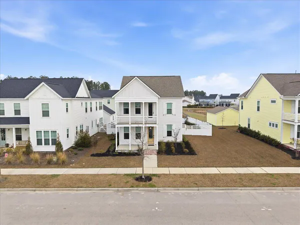 $3,100 | 676 Blueway Avenue, Summerville, SC 29486