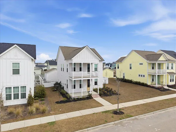 $3,100 | 676 Blueway Avenue, Summerville, SC 29486