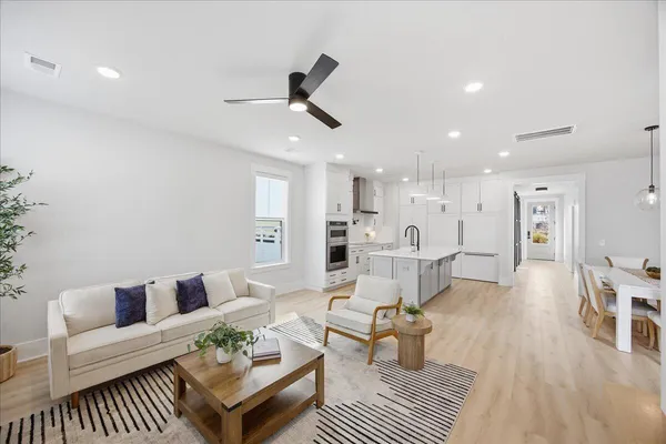 $3,100 | 676 Blueway Avenue, Summerville, SC 29486