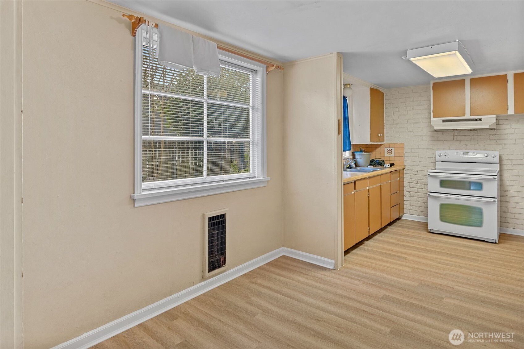 409 Wells Avenue North Renton, WA 98057 - Photo 10 of 26