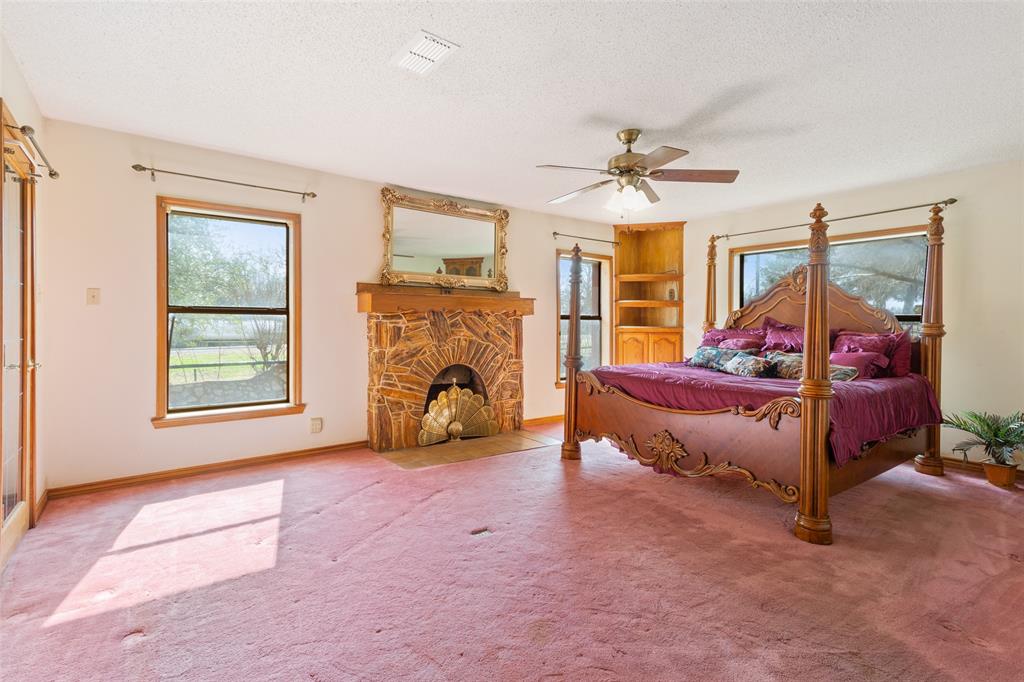 649 Highway 84 Fairfield, TX 75840 - Photo 13 of 39 a spacious bedroom with a bed and a window