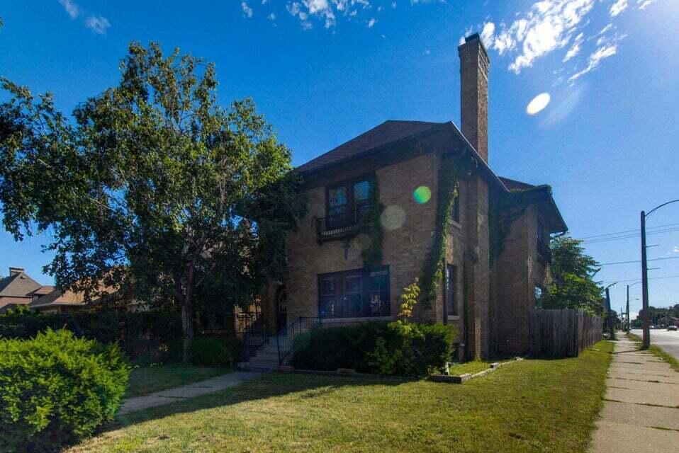 2704 North 46th Street Milwaukee, WI 53210 - Photo 2 of 29 Large 2 story home with fenced in yard
