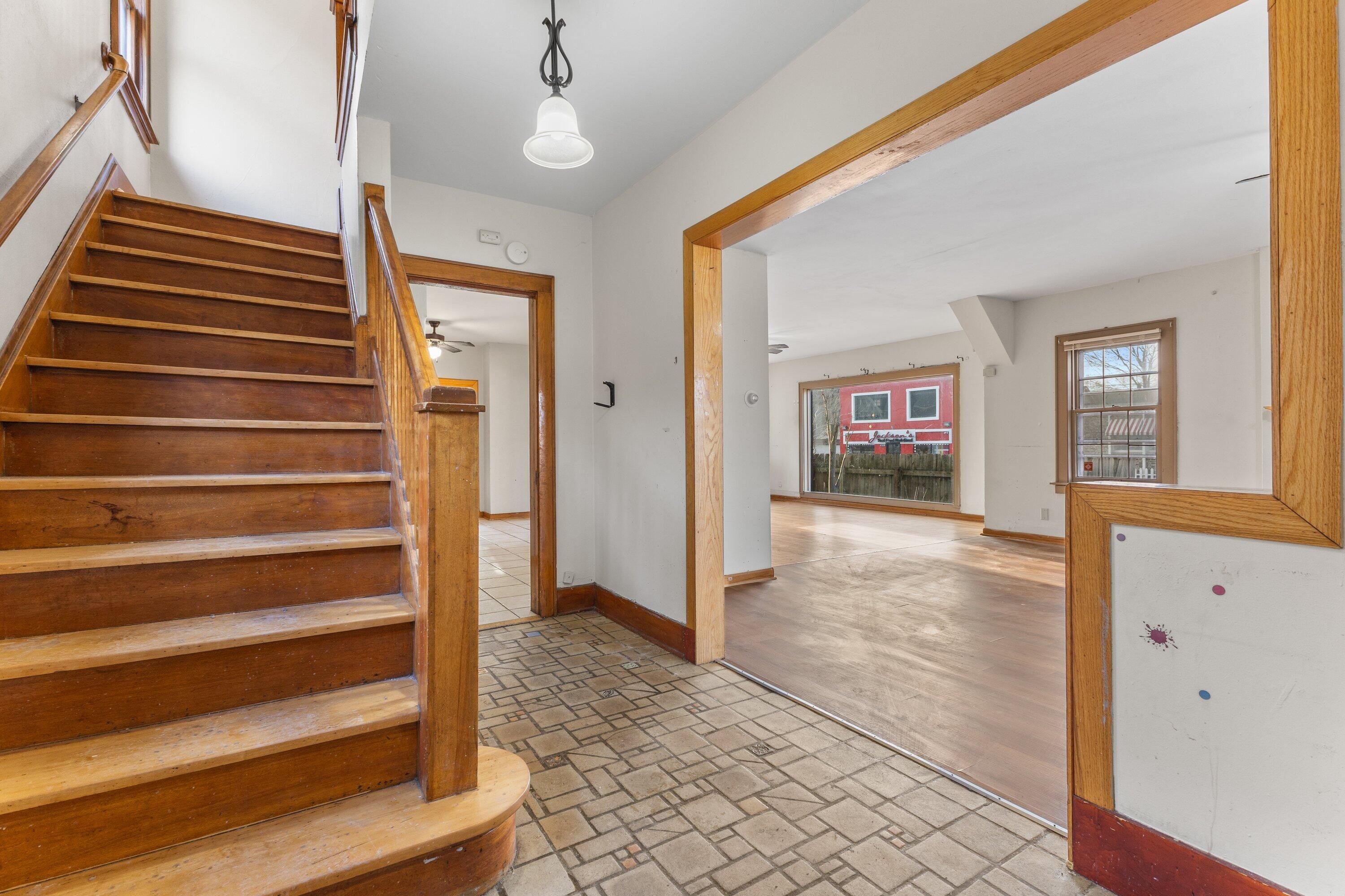 2704 North 46th Street Milwaukee, WI 53210 - Photo 4 of 29 Front hallway