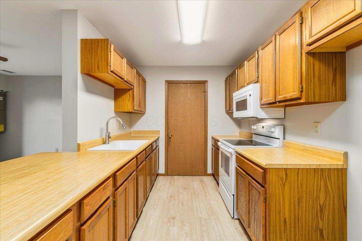 4141 Karl Road, Unit 310 Columbus, OH 43224 - Photo 7 of 25 Kitchen