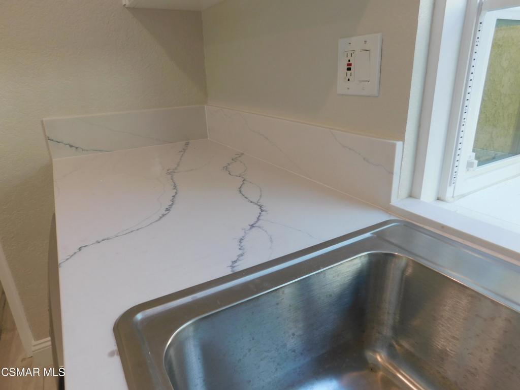 559 Stoney Peak Court Simi Valley, CA 93065 - Photo 11 of 62 a close up of a bathtub