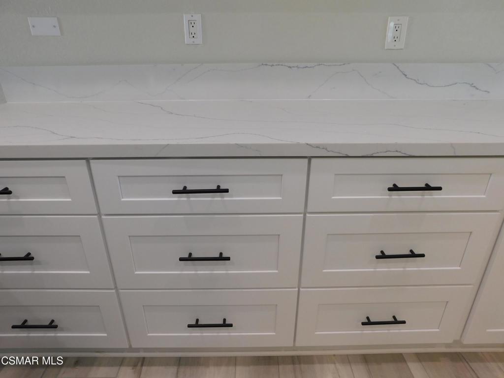 559 Stoney Peak Court Simi Valley, CA 93065 - Photo 12 of 62 a view of white closet