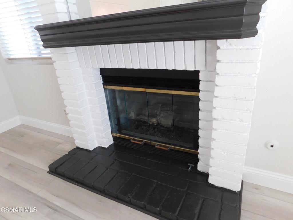 559 Stoney Peak Court Simi Valley, CA 93065 - Photo 22 of 62 a view of fireplace with wooden floor