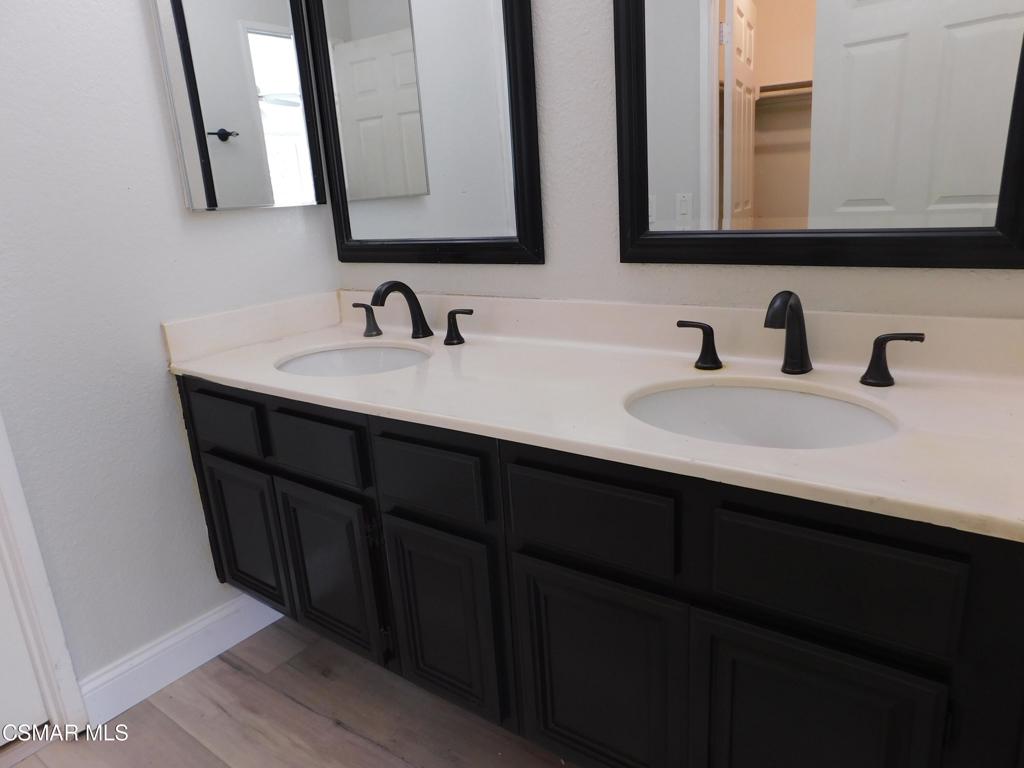 559 Stoney Peak Court Simi Valley, CA 93065 - Photo 30 of 62 a bathroom with a double vanity sink and two mirror