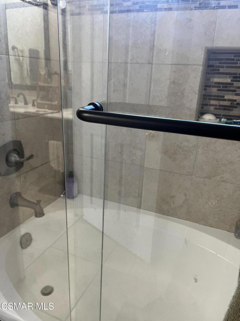 559 Stoney Peak Court Simi Valley, CA 93065 - Photo 32 of 62 a bathroom with a shower
