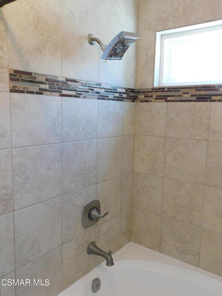 559 Stoney Peak Court Simi Valley, CA 93065 - Photo 34 of 62 a bathroom with a shower and a window