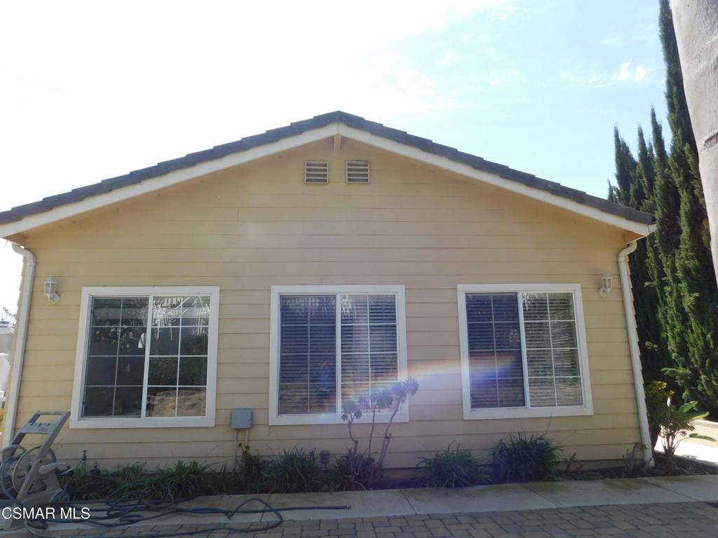 559 Stoney Peak Court Simi Valley, CA 93065 - Photo 52 of 62 a front view of a house