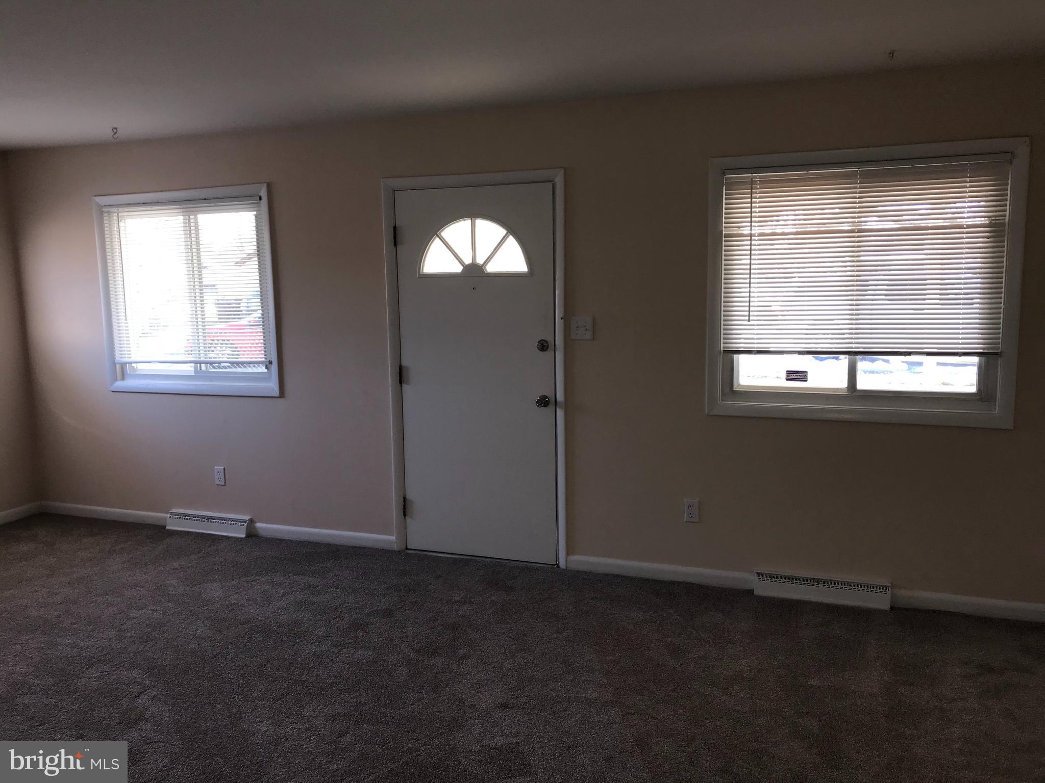 6200 Auth Road Suitland, MD 20746 - Photo 8 of 49 Living room