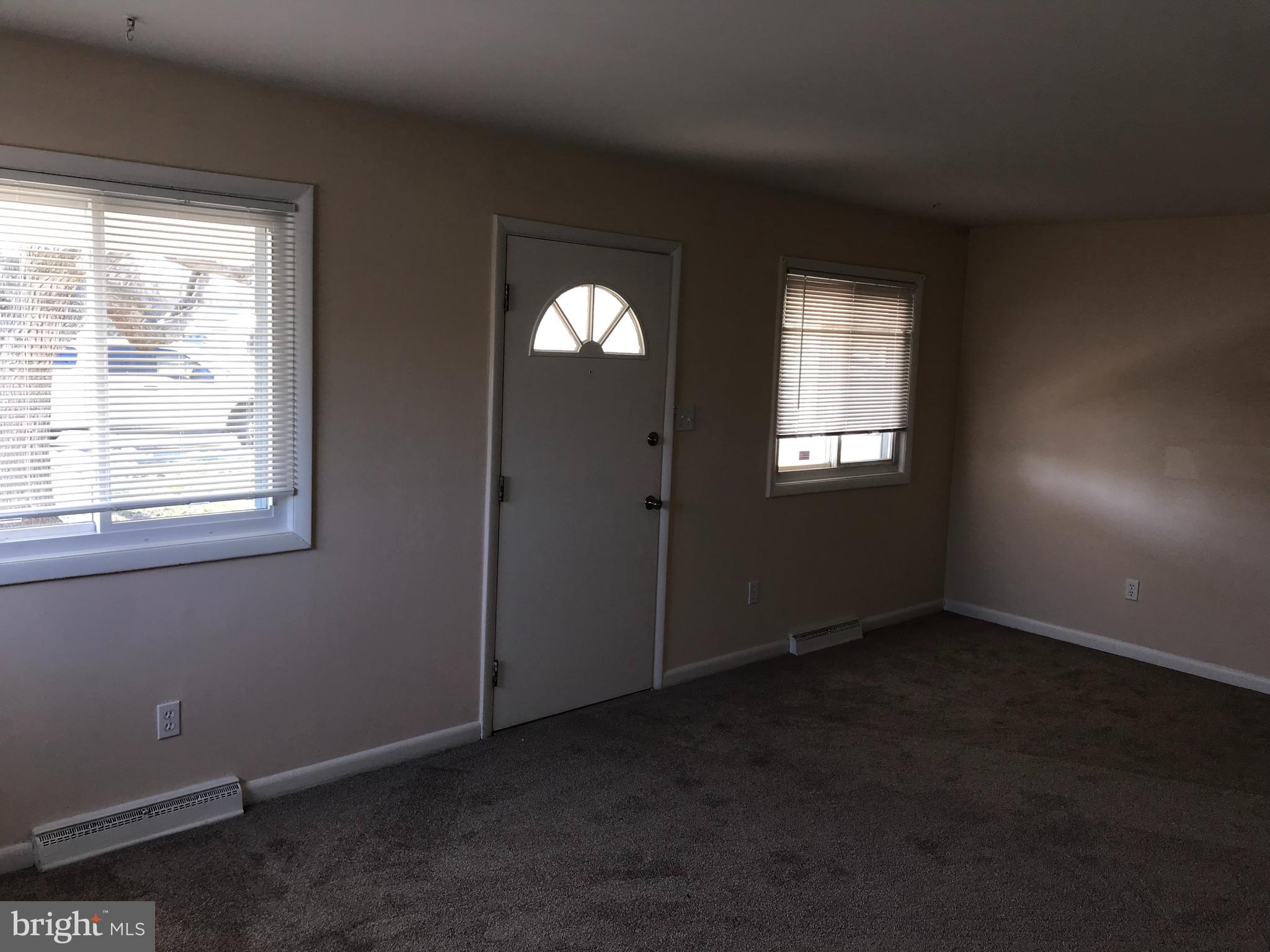 6200 Auth Road Suitland, MD 20746 - Photo 9 of 49 Living room
