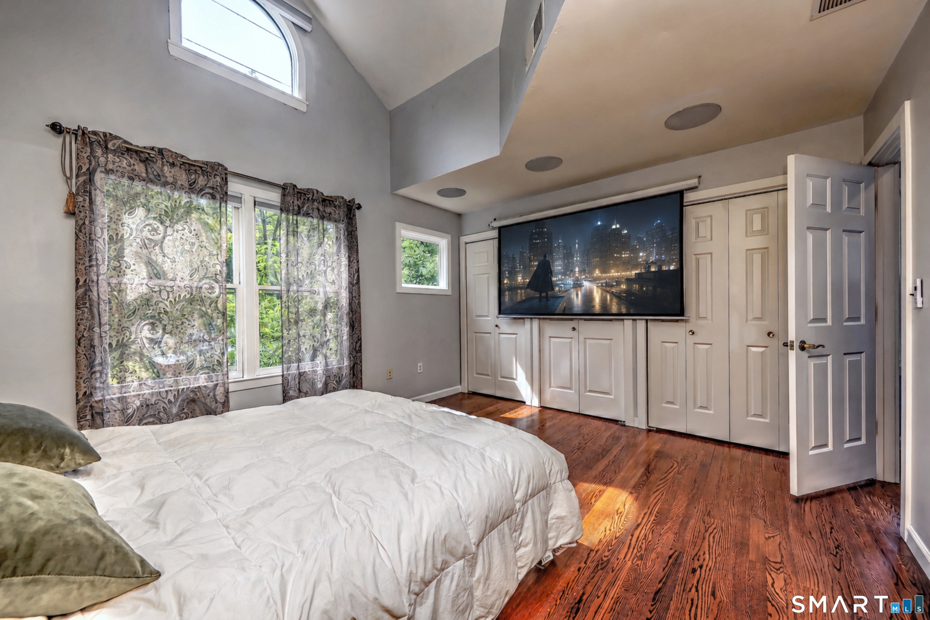 229 Front Street, Unit 1 New Haven, CT 06513 - Photo 25 of 39 Vaulted ceiling with retractable movie screen.