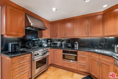 $1,999,000 | 2792 Bottlebrush Drive, Los Angeles, CA 90077