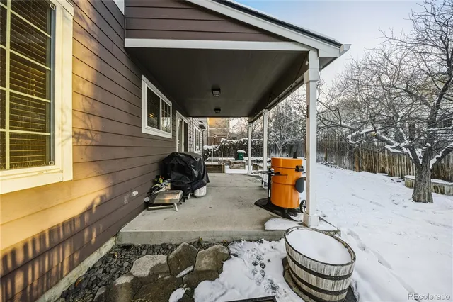 a house view with a backyard space