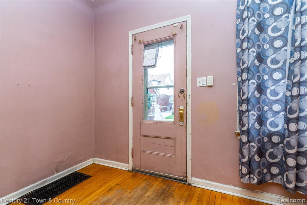 11684 Gallagher Street Hamtramck, MI 48212 - Photo 5 of 41