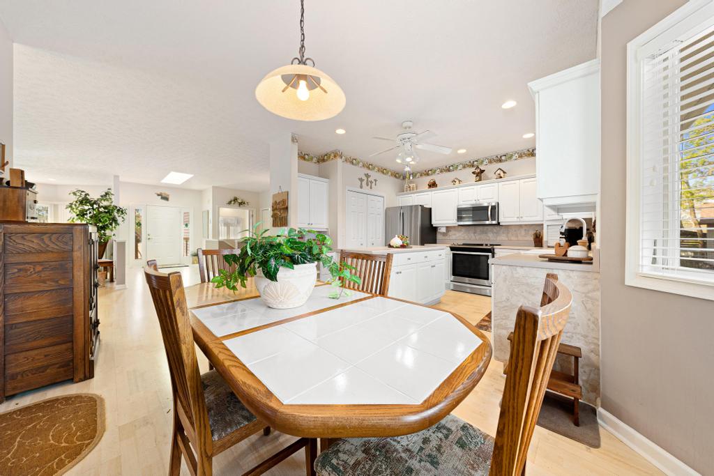 109 Sheldon Lane Westminster, SC 29693 - Photo 11 of 39 Breakfast area