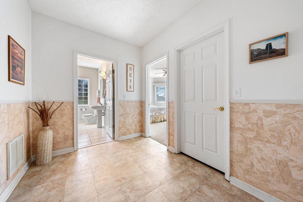 109 Sheldon Lane Westminster, SC 29693 - Photo 22 of 39 Downstairs hallway