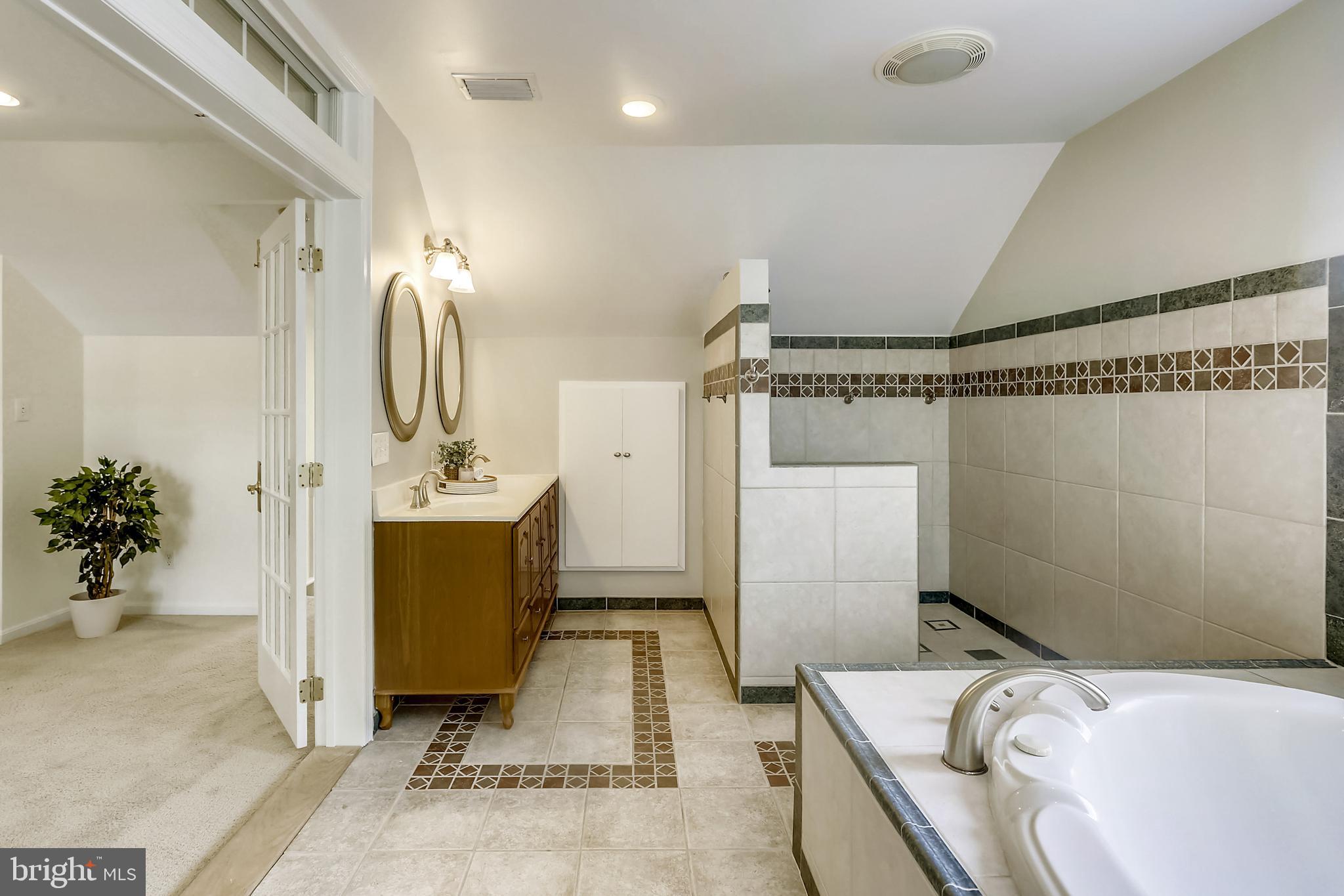 10012 Dallas Avenue Silver Spring, MD 20901 - Photo 22 of 37 Primary ensuite