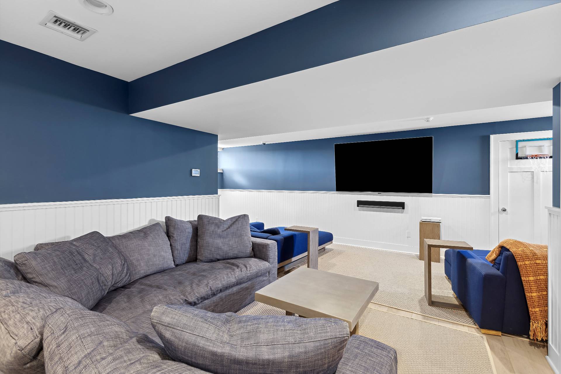 23 Sycamore Lane Montauk, NY 11954 - Photo 21 of 33 a living room with furniture and a flat screen tv
