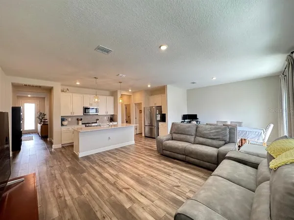 $2,800 | 10353 Fieldstone Myrtle Way, San Antonio, FL 33576