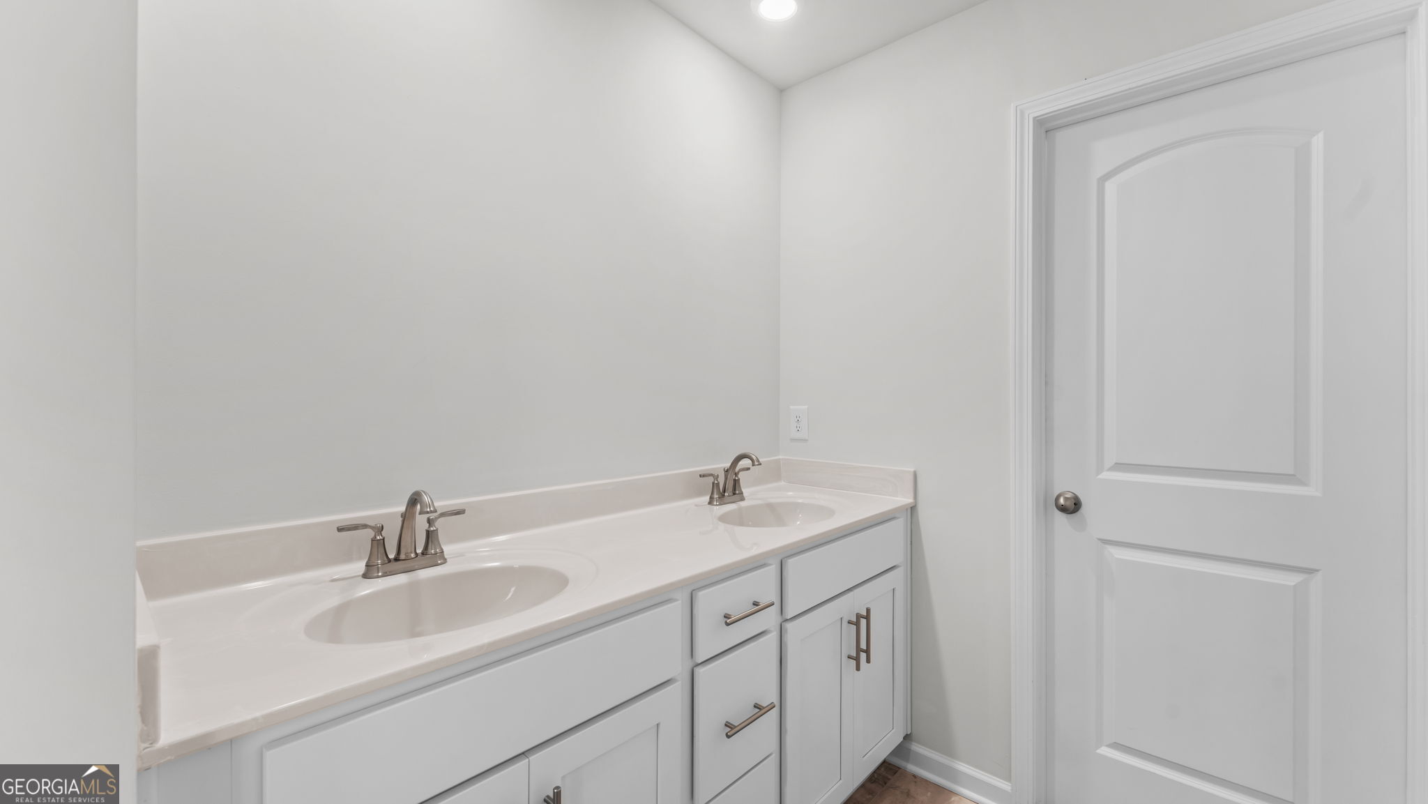 44 Umber Lane Newnan, GA 30263 - Photo 13 of 28 a bathroom with a sink and a mirror