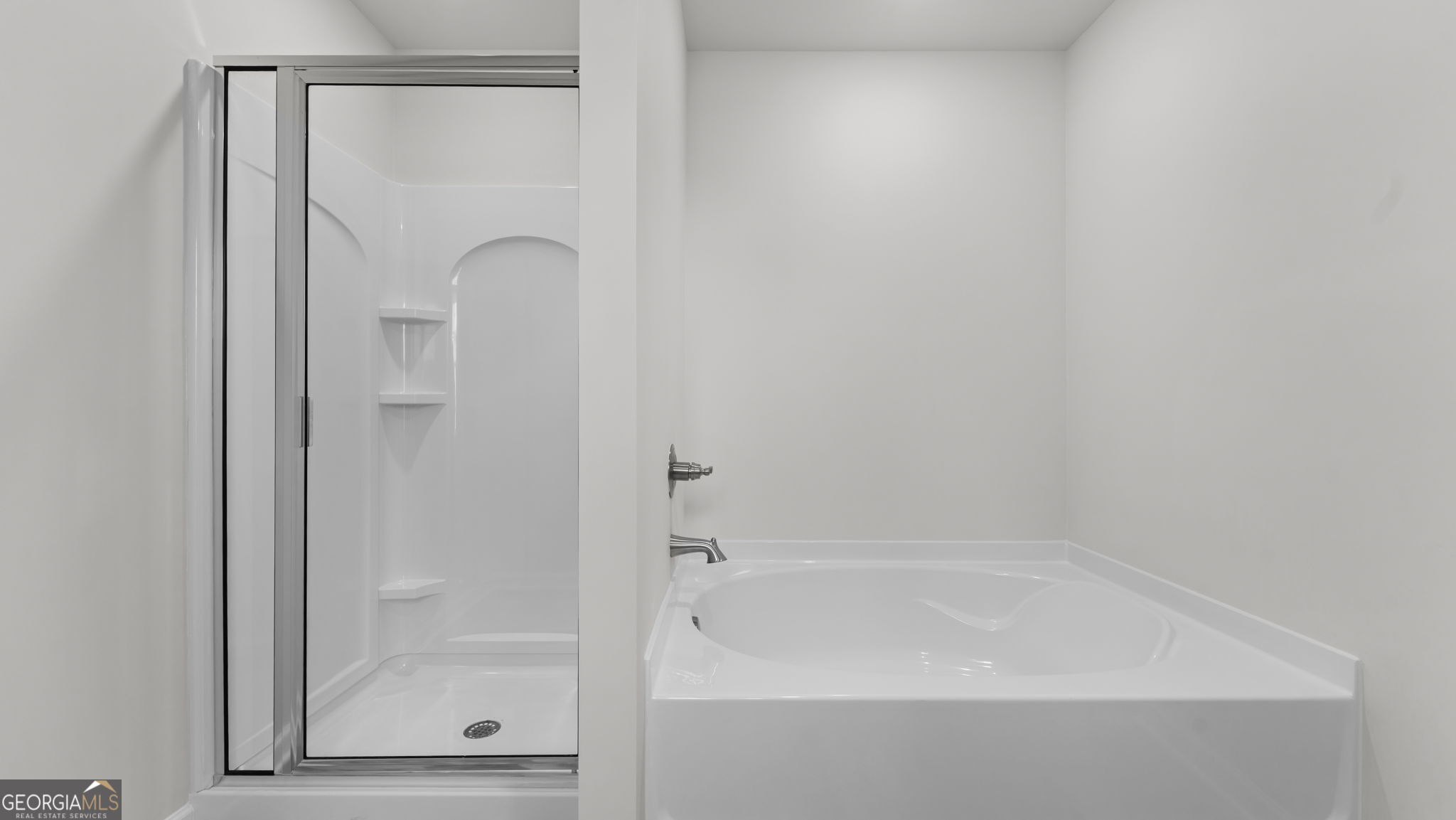 44 Umber Lane Newnan, GA 30263 - Photo 14 of 28 a close view of a bathtub in bathroom