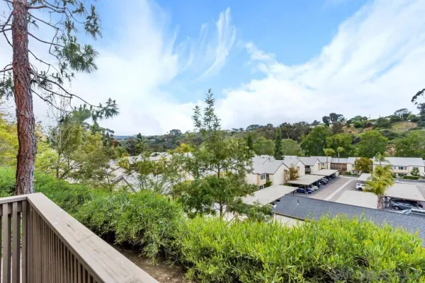 $2,600 | 8640 Via Mallorca, Unit E, La Jolla, CA 92037