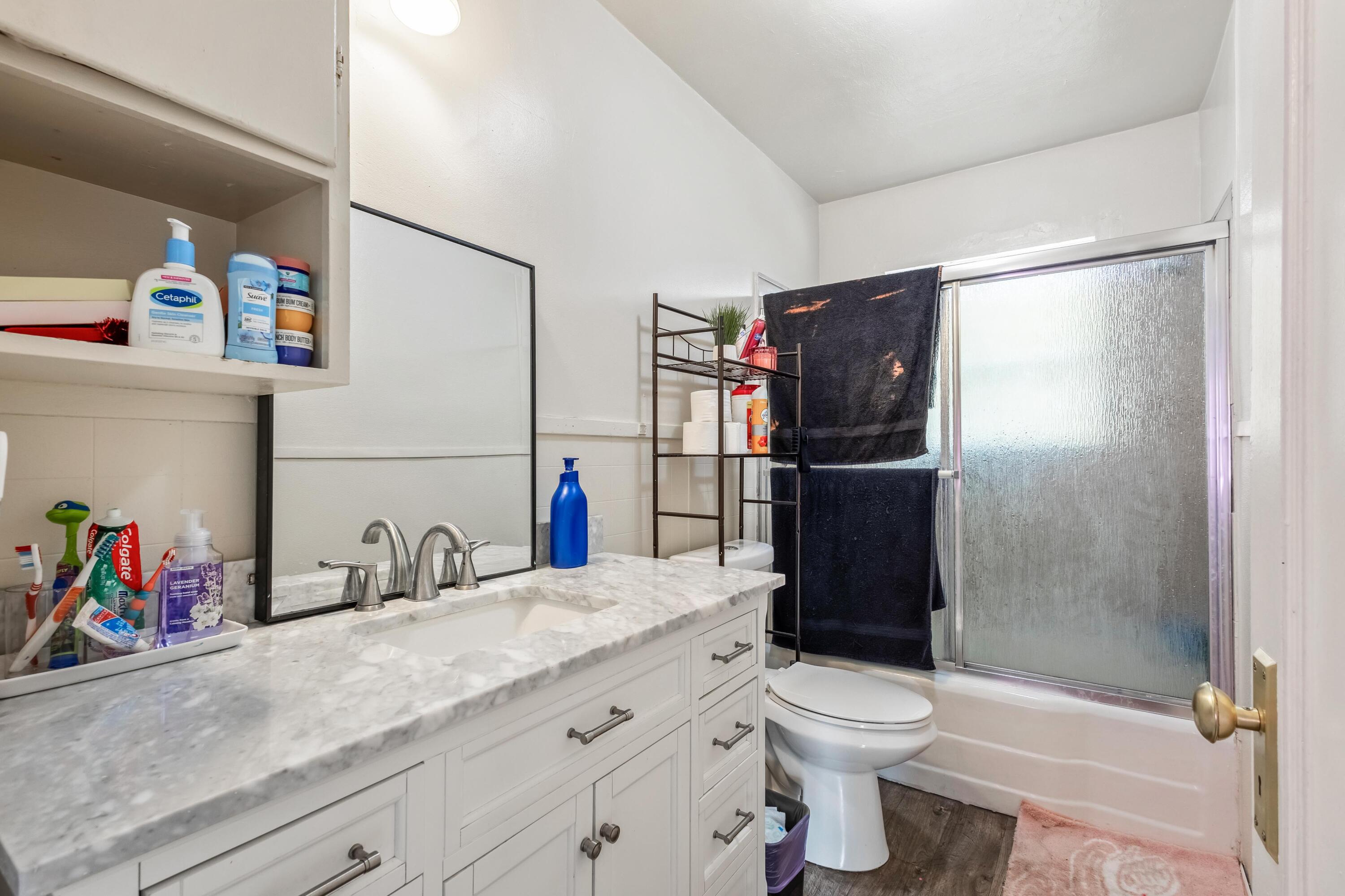 433 Southeast 9th Street Madras, OR 97741 - Photo 17 of 27 Bathroom