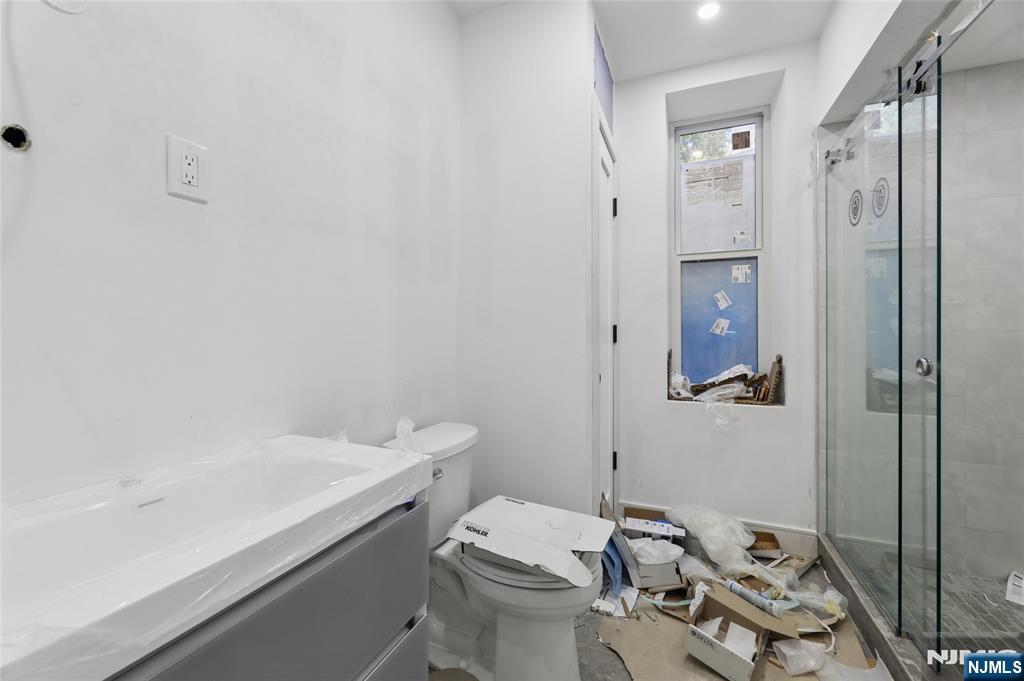 70 Carleton Road Cresskill, NJ 07626 - Photo 22 of 31