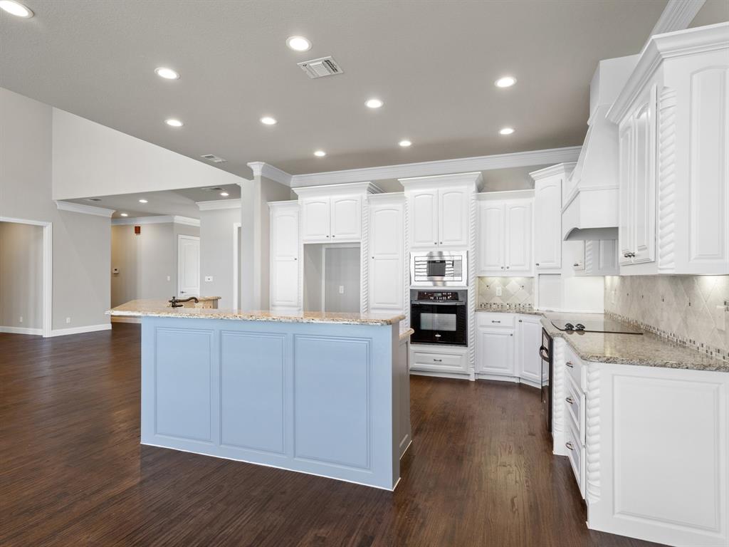 107 Marina Del Ray Bridgeport, TX 76426 - Photo 15 of 40 a kitchen with stainless steel appliances granite countertop a refrigerator a sink a stove and oven with wooden floor