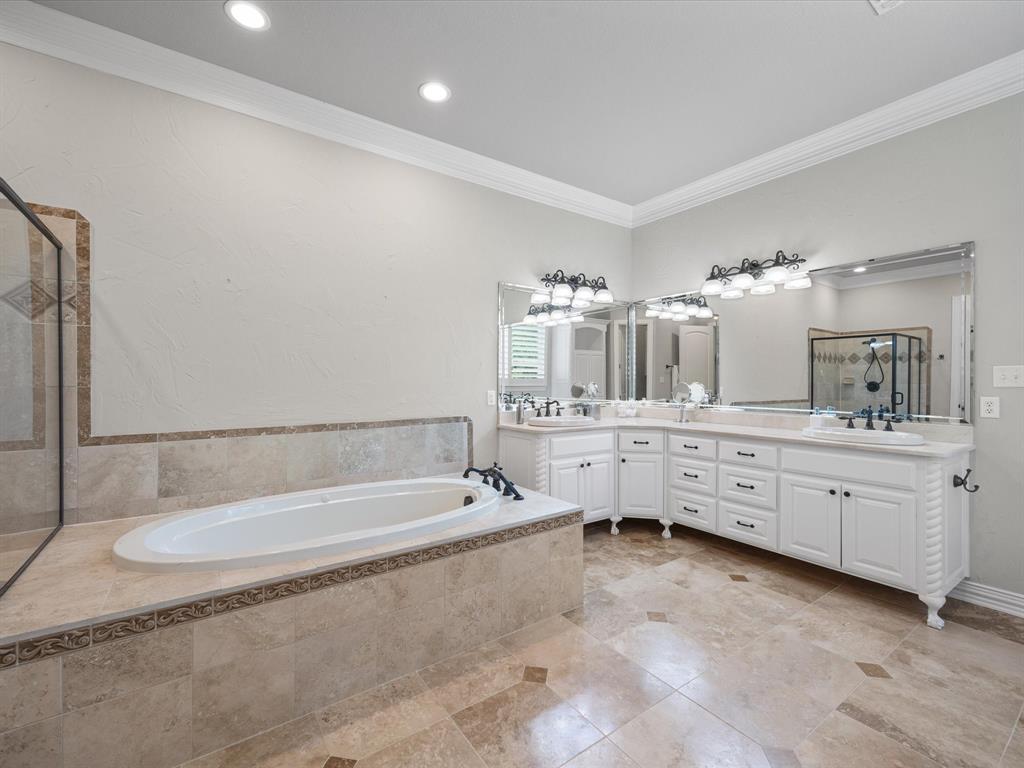 107 Marina Del Ray Bridgeport, TX 76426 - Photo 20 of 40 a bathroom with a tub sink and mirror