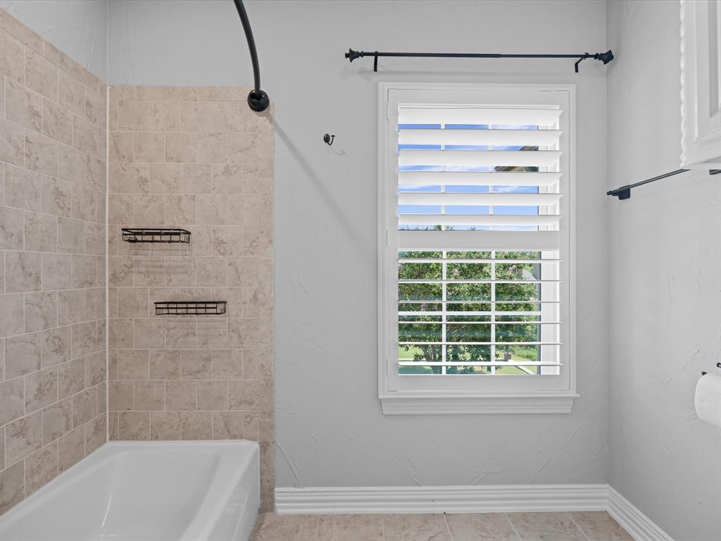 107 Marina Del Ray Bridgeport, TX 76426 - Photo 26 of 40 a bathroom with a shower and a bathtub