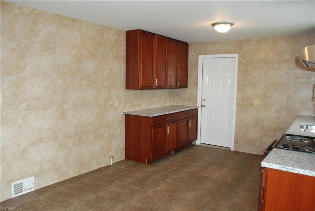 140 Oak Summit Road Winston-Salem, NC 27105 - Photo 4 of 17 Gallery Image 4