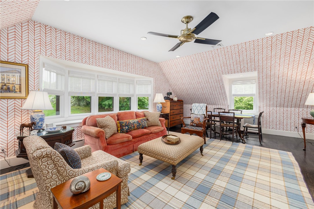 33 Beacon Hill Road Newport, RI 02840 - Photo 10 of 34