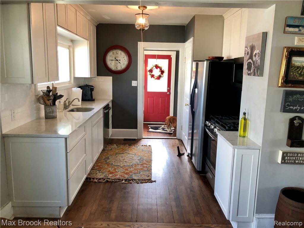2173 Rosemont Road Berkley, MI 48072 - Photo 6 of 27 5050C0E0-6A6B-482C-8A86-39EFA15F645A.jpeg