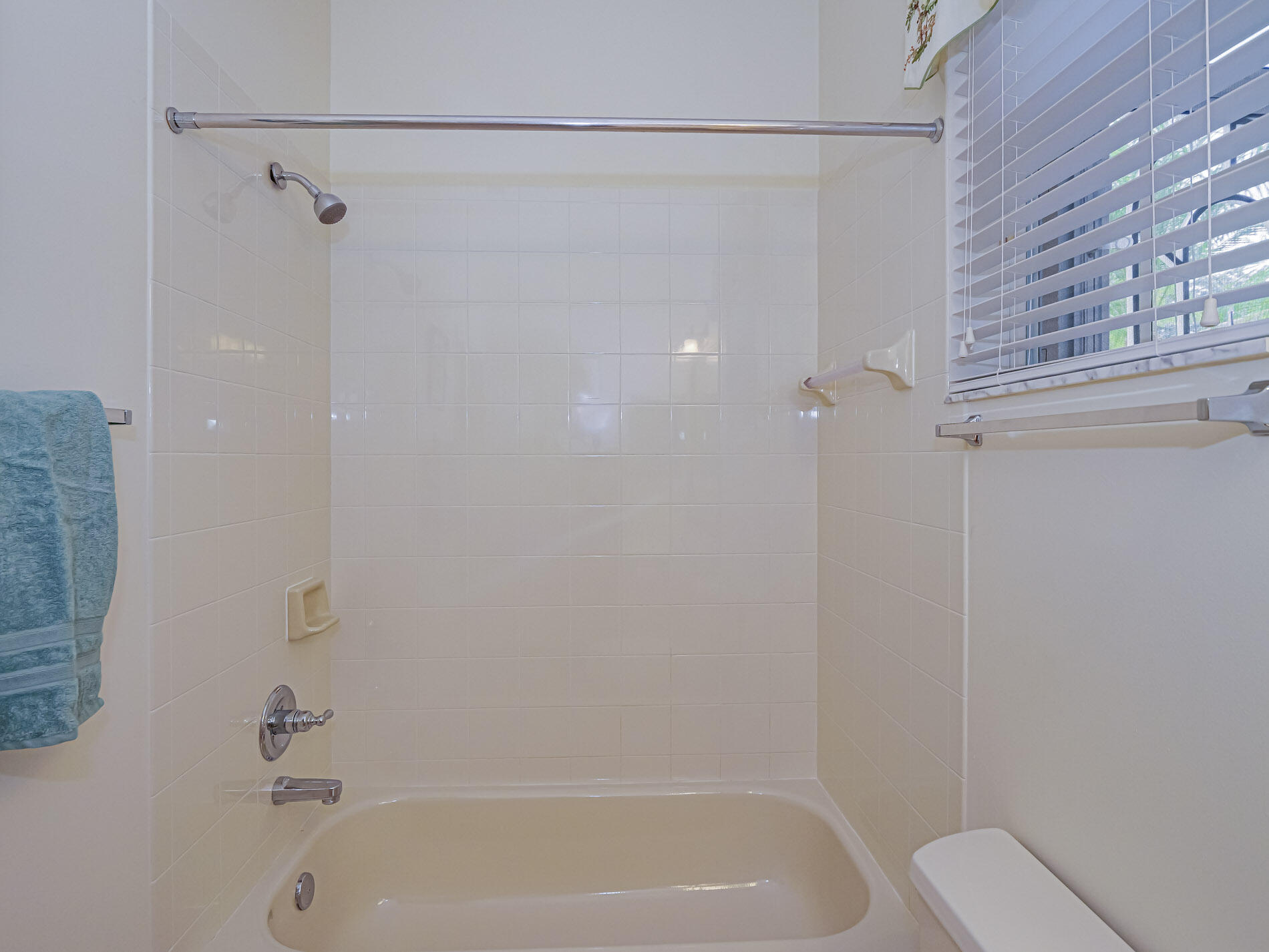 6871 Southeast Twin Oaks Circle Stuart, FL 34997 - Photo 19 of 34 2nd Bath