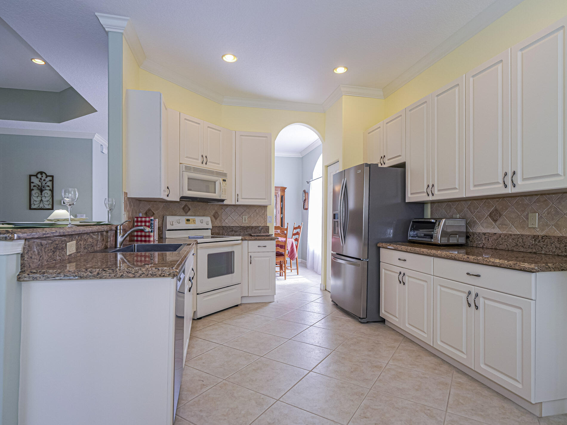 6871 Southeast Twin Oaks Circle Stuart, FL 34997 - Photo 8 of 34 Kitchen