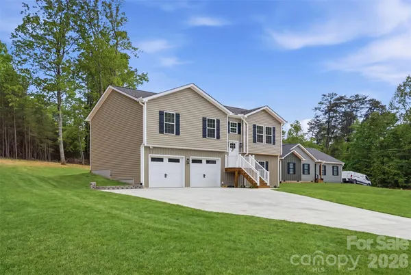 a view of a house with a yard