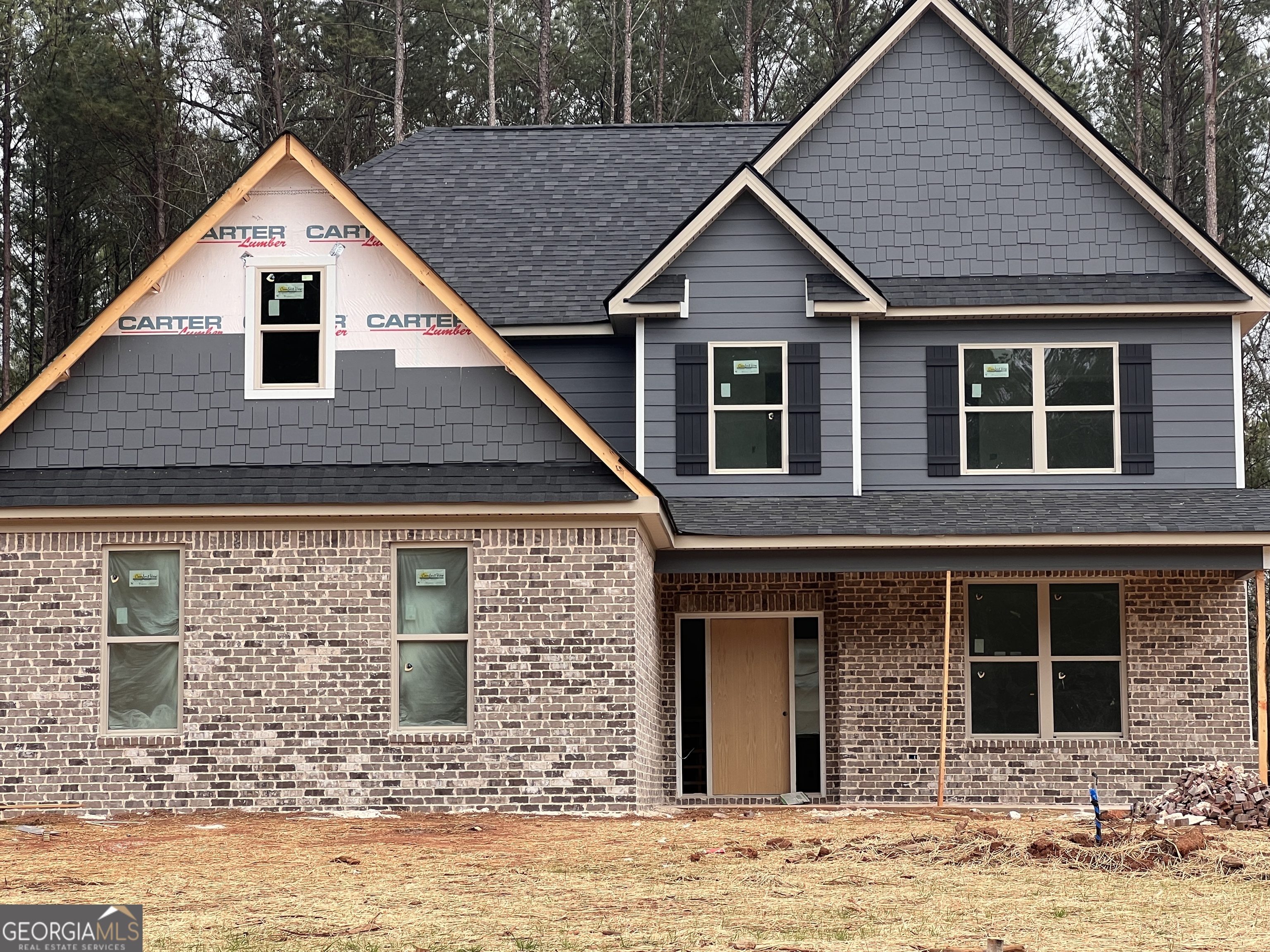 a view of a house with a yard