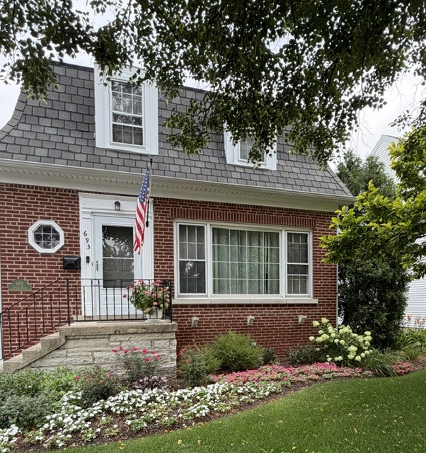 693 Spring Road Elmhurst, IL 60126 - Photo 1 of 7 Gallery Image 1