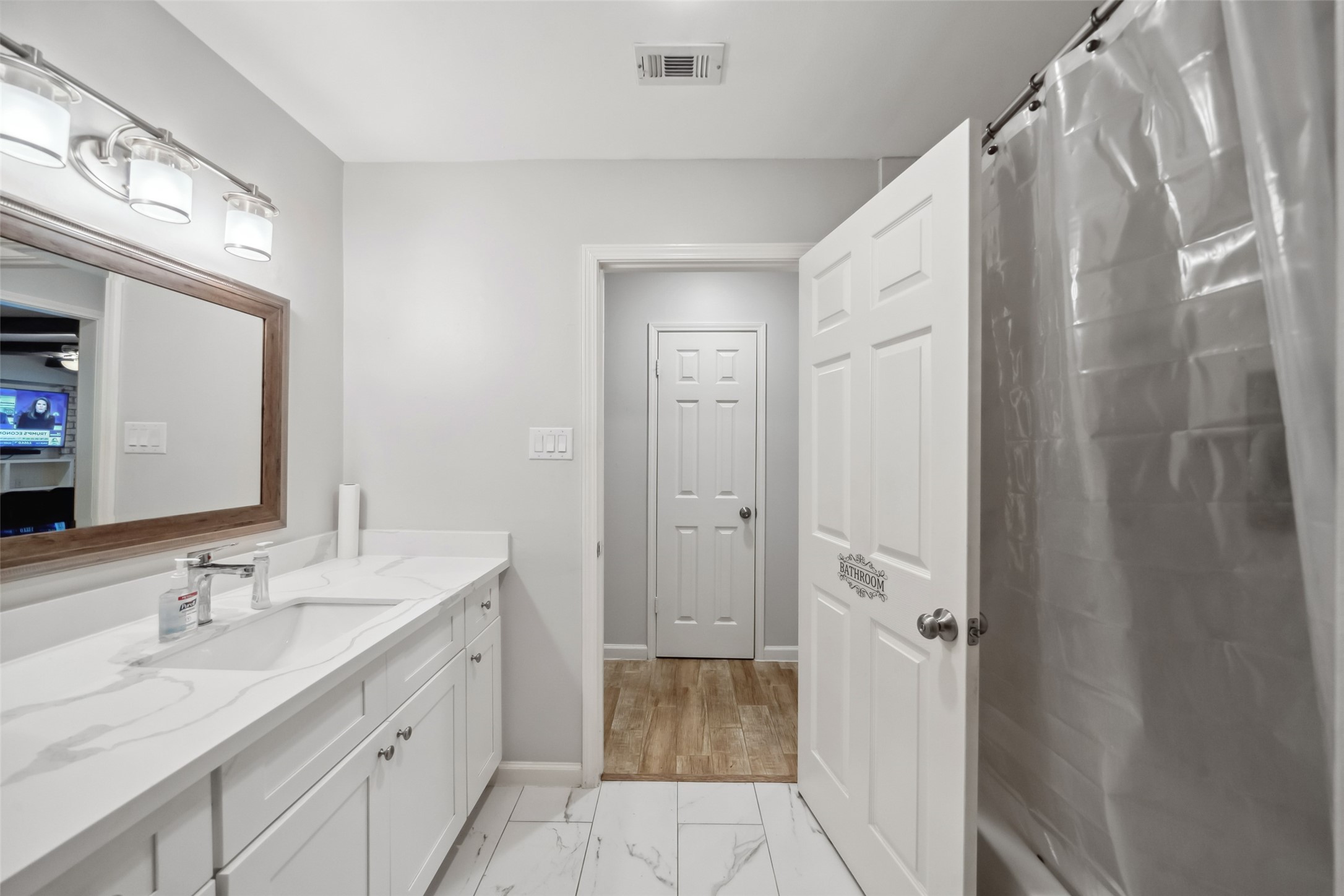 202 Black Forest Drive Spring, TX 77388 - Photo 18 of 29 MAIN BATH UPDATED WITH QUARTZITE COUNTER TOPS, UPGRADED LIGHTING