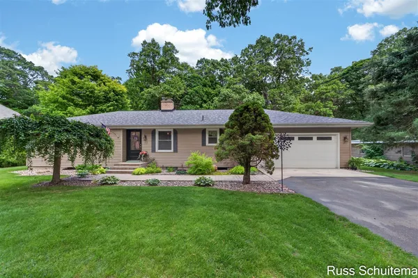 $429,900 | 18270 North Fruitport Road, Spring Lake, MI 49456