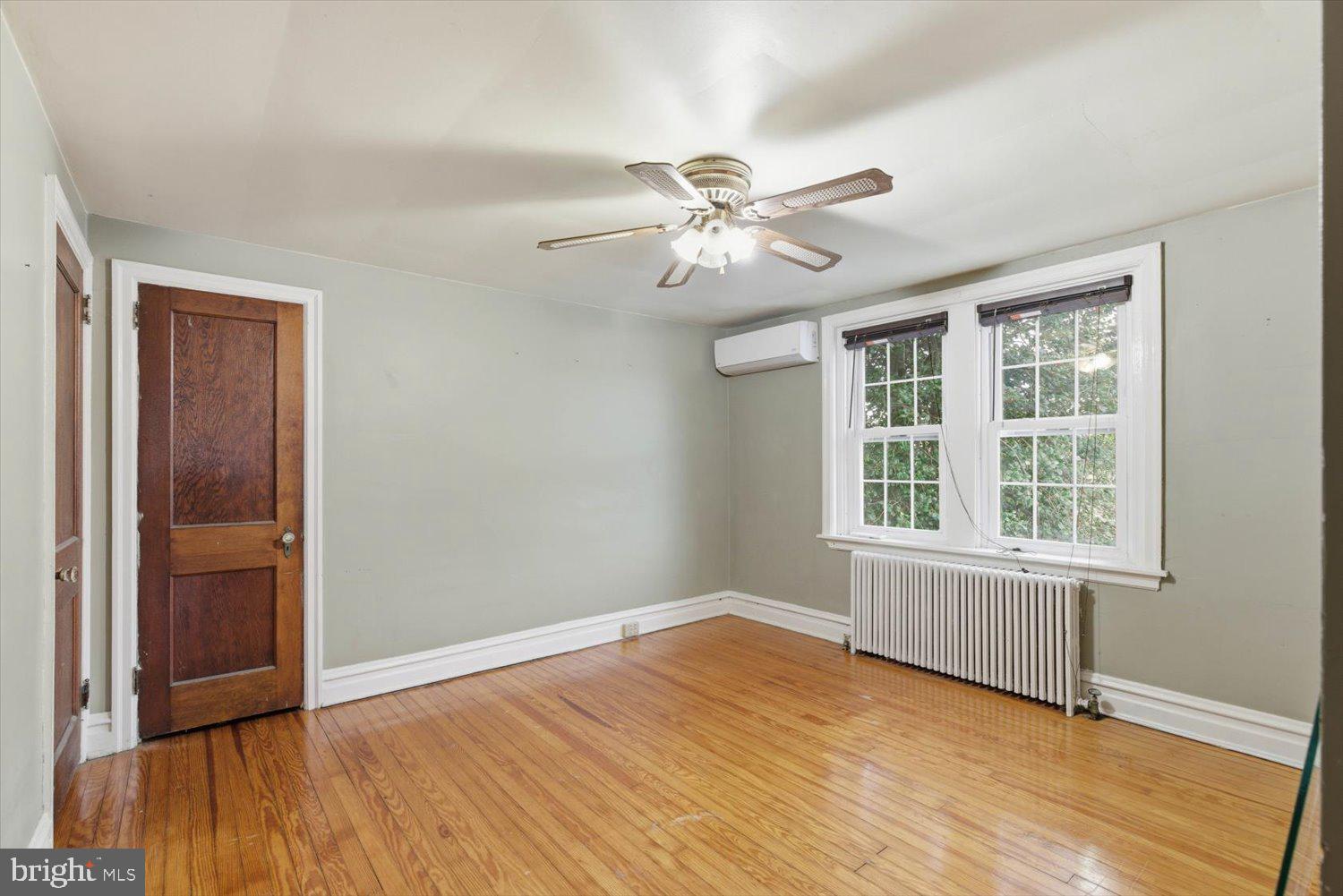 845 Paramount Avenue Lancaster, PA 17602 - Photo 31 of 49 wooden floor in an empty room with a window